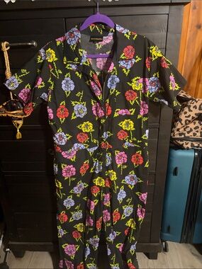 NOOWORKS Roses Coveralls! #EUC. Pockets on sides, back and breast pocket.